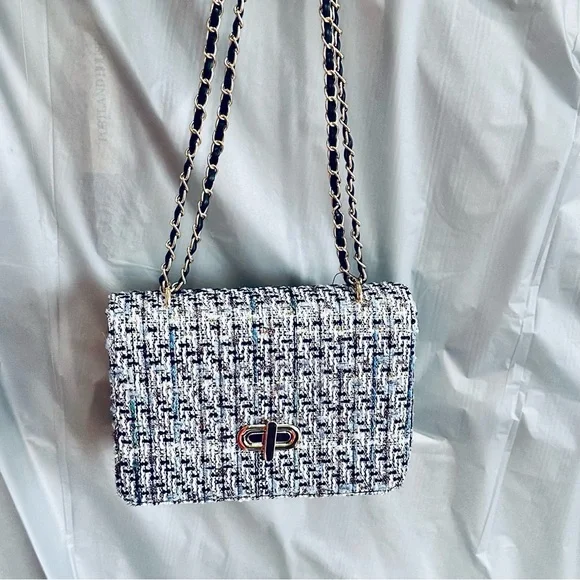Chic Tweed Shoulder Bag with Gold Chain - Picture 3 of 12
